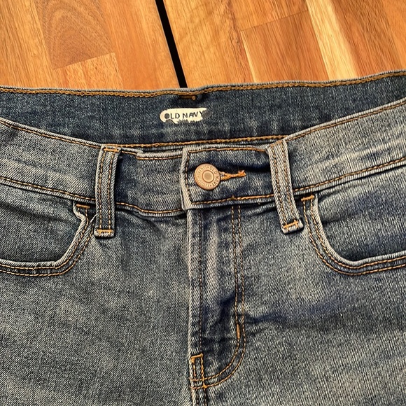 Old Navy Mid Rise Light Denim Shorts 4 - Picture 2 of 4